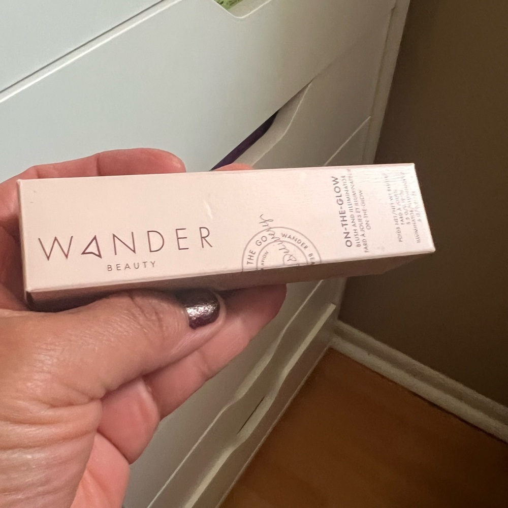 New WANDER BEAUTY ON-THE-GLOW BLUSH AND ILLUMINATOR Color STRAWBERRY FIELDS🍓🍓